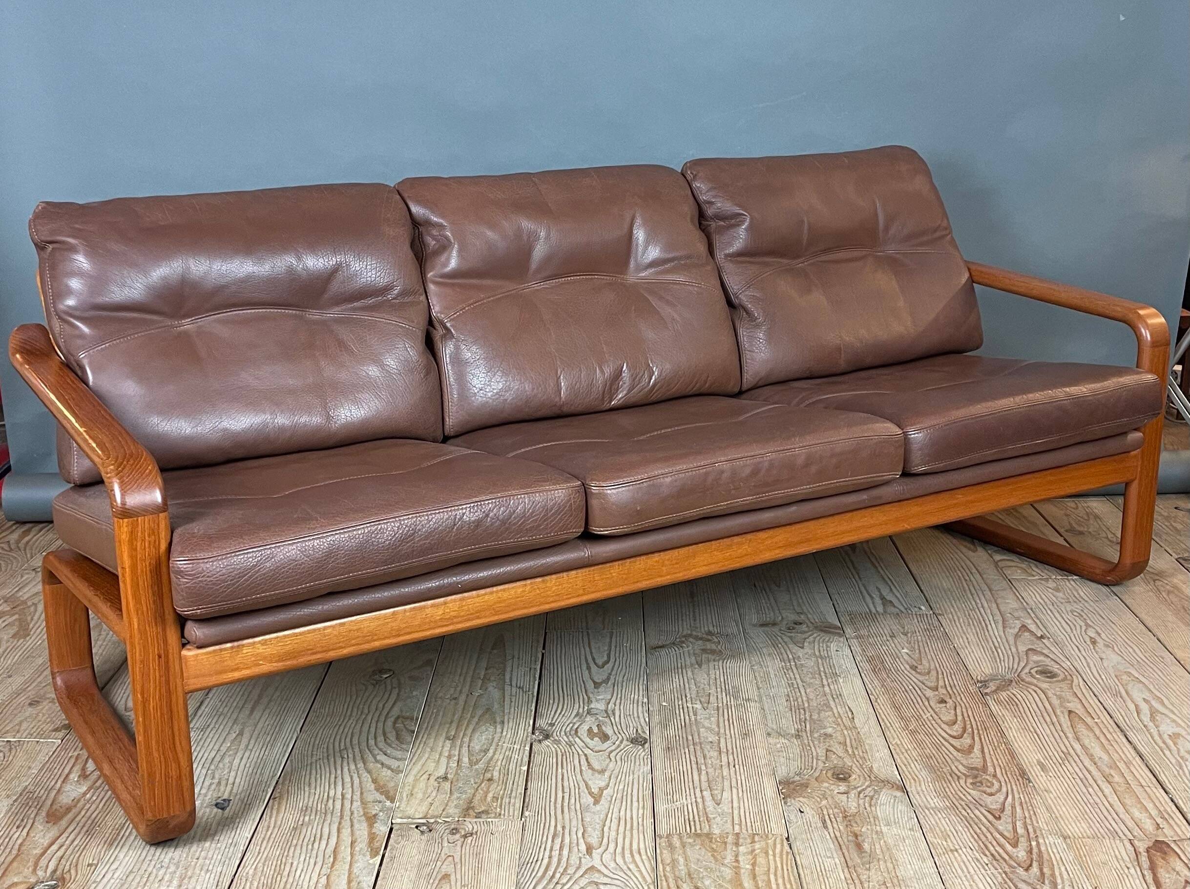 3-seater wood and leather sofa from the 1970s
