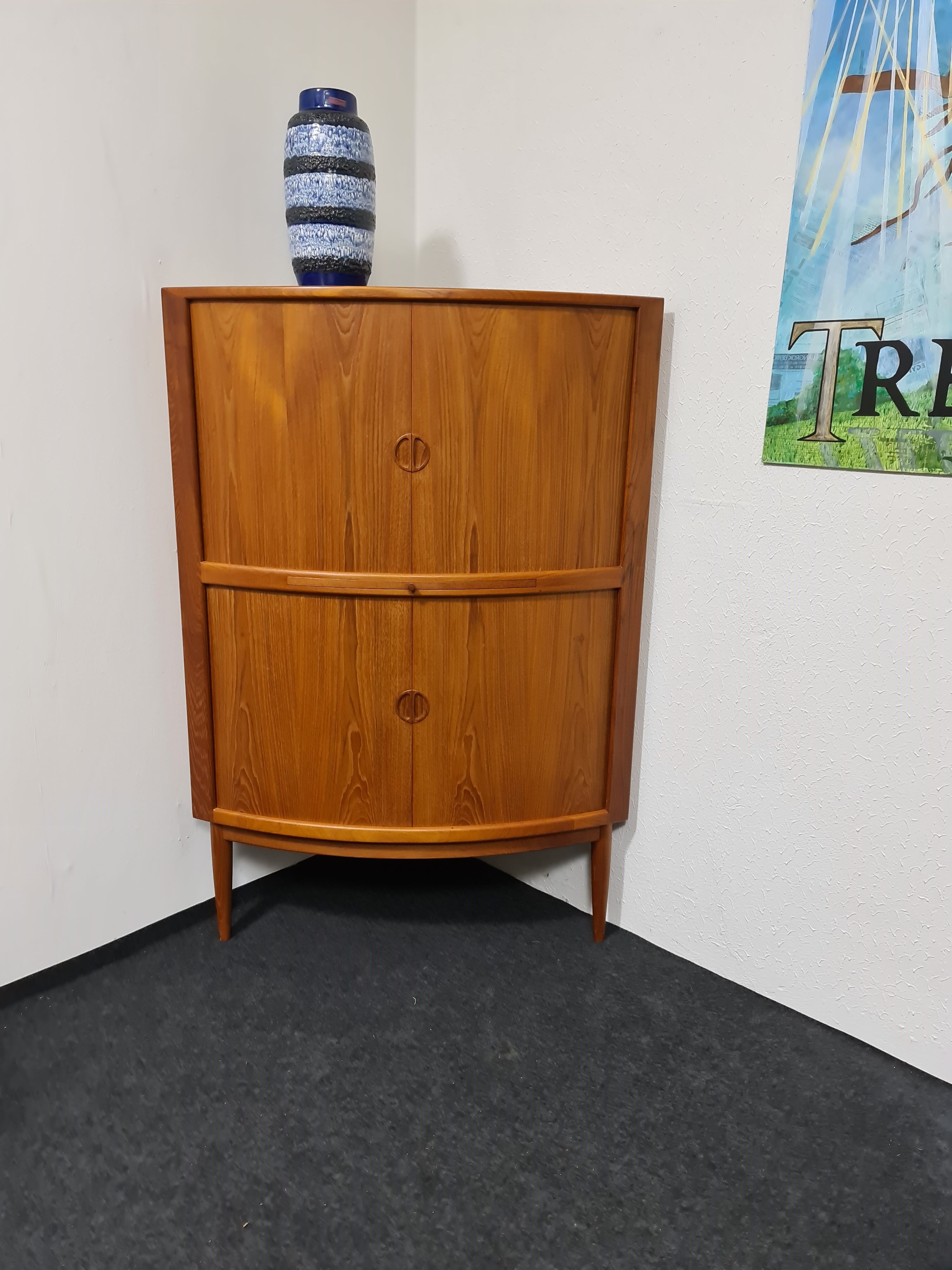 Buffet d’angle de teck par Dyrlund