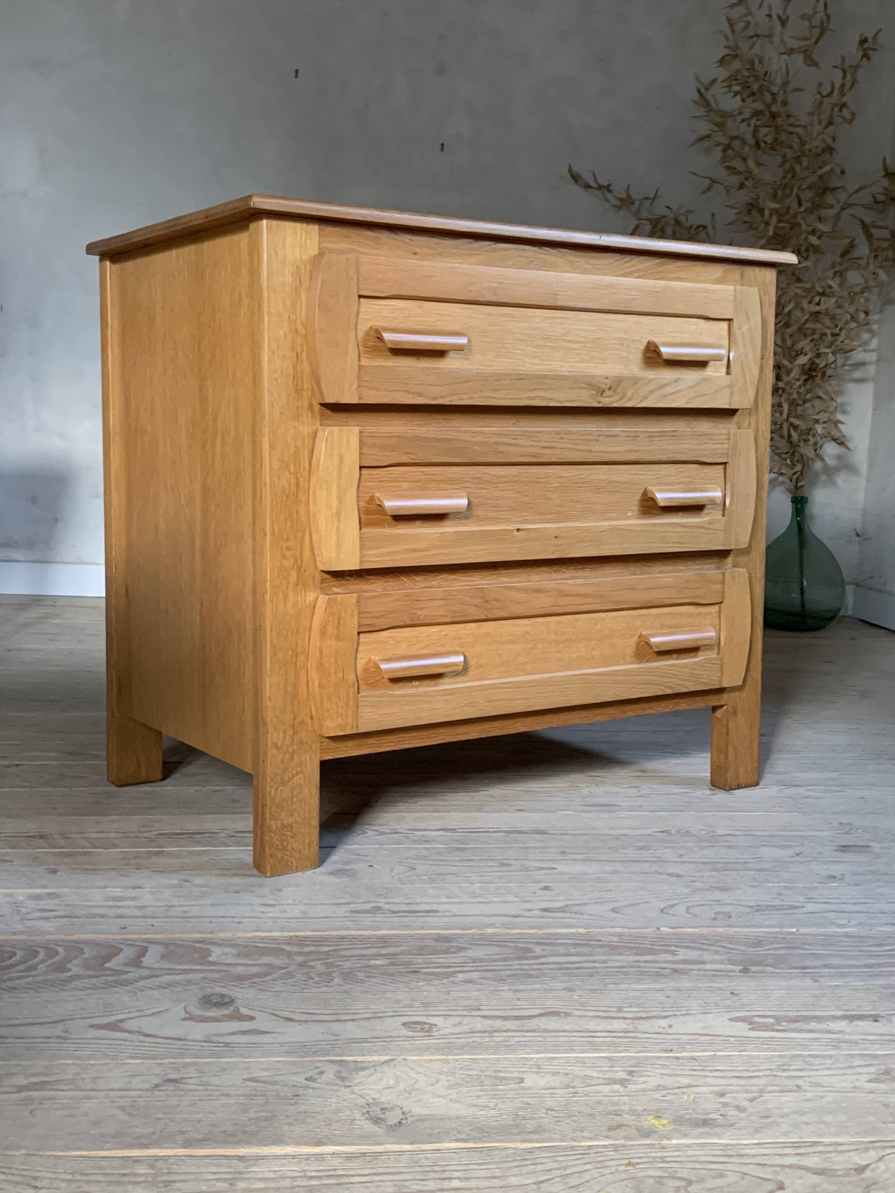 Vintage solid oak chest of drawers