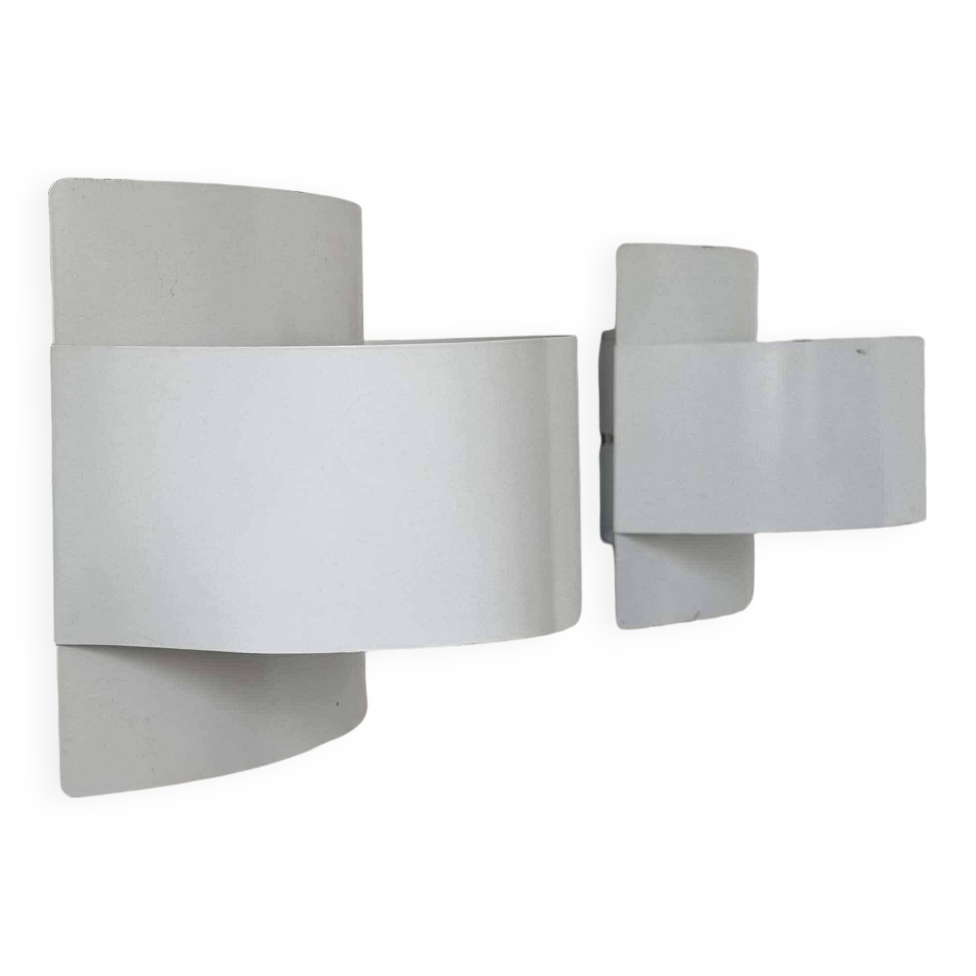 Pair of vintage wall lights, white lacquered metal, Peter Celsing Sweden 1960