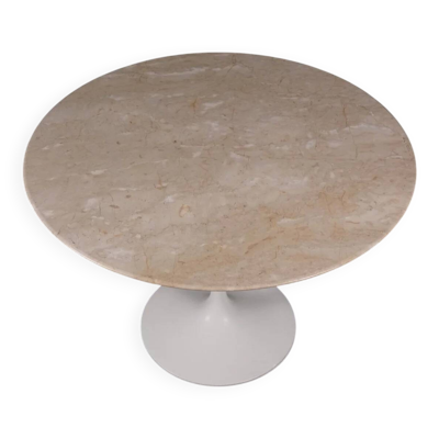 Table de salle à manger Tulipe en marbre Botticino, conçue par Eero Saarinen pour Knoll International.