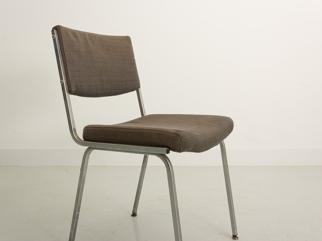 Office chair in chromed steel and grey fabric