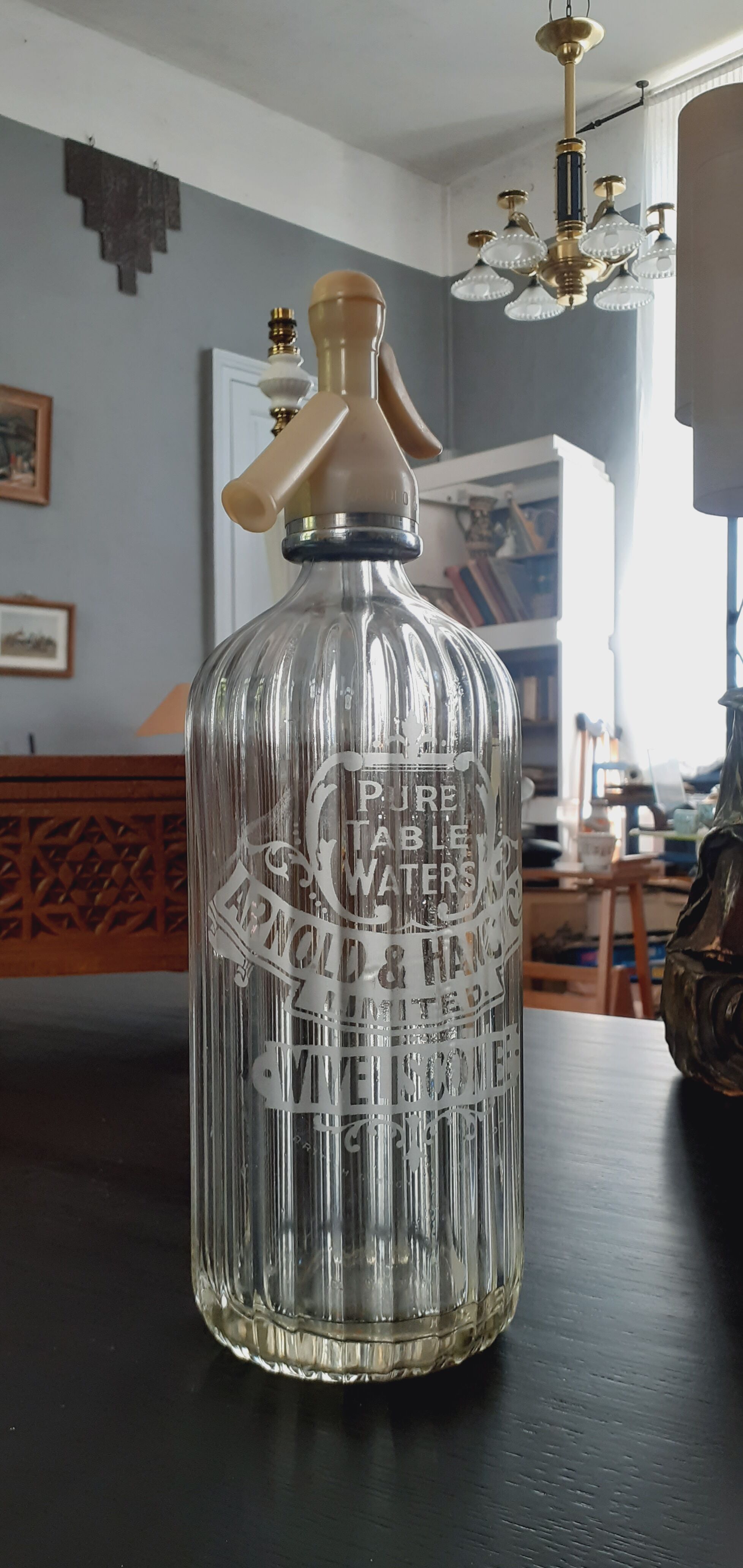Syphon de bar anglais année 40 en verre moulé et bakélite