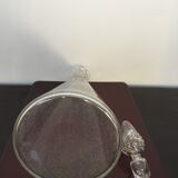 Pyramid carafe with white geometric patterns and its cap