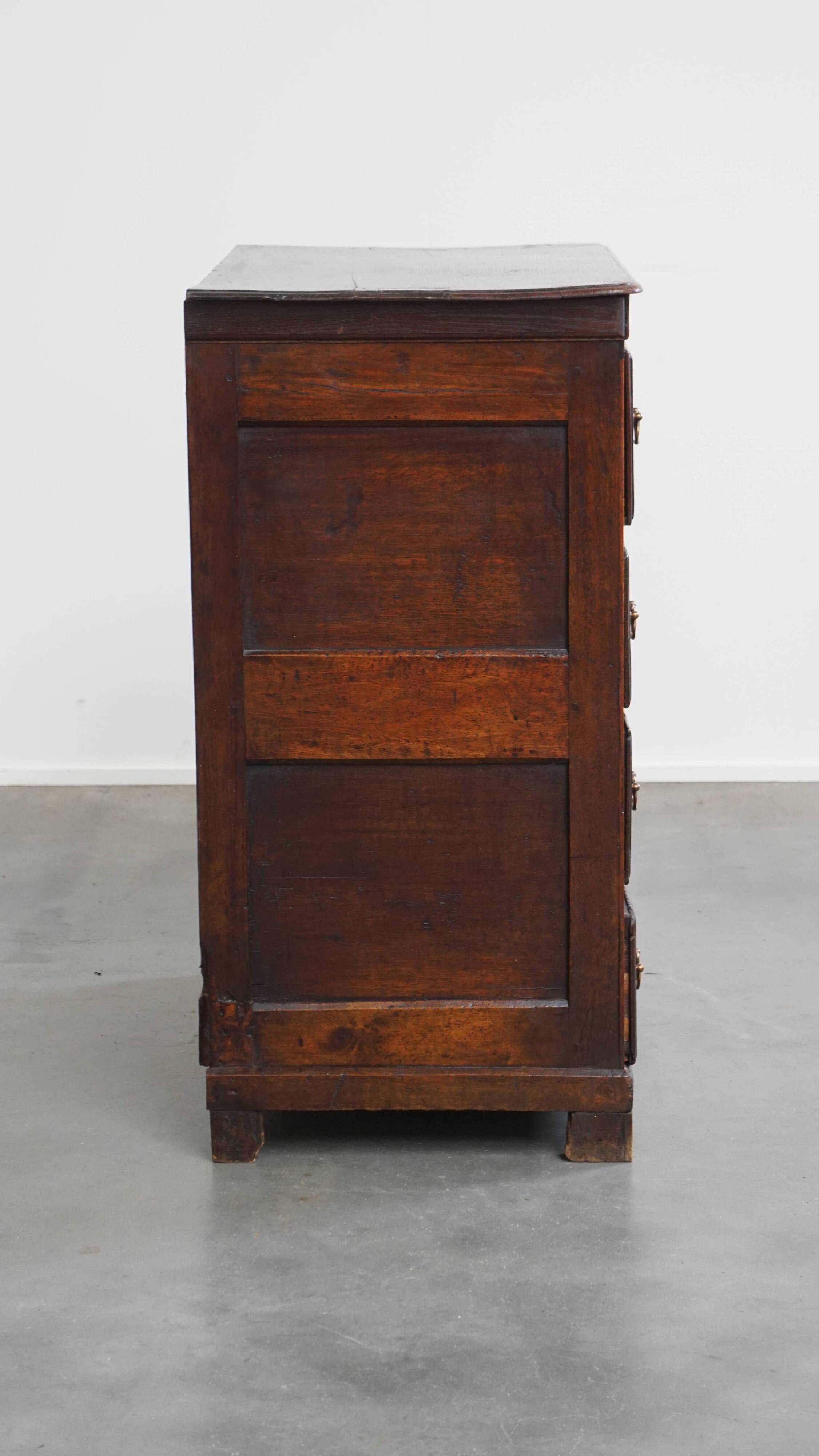 Antique English 18th Century Chest of Drawers with 5 Drawers