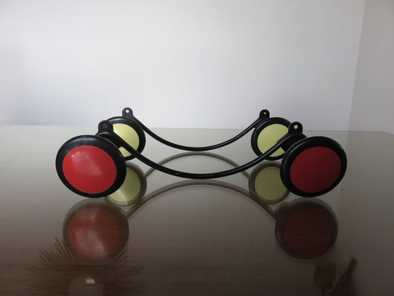 Bakelite coat and pale yellow laqué metal 50 60 years