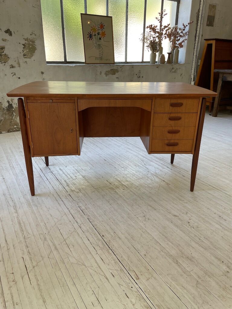 Scandinavian "boomerang" two-sided teak desk Midtjydsk Mobelfabrilk