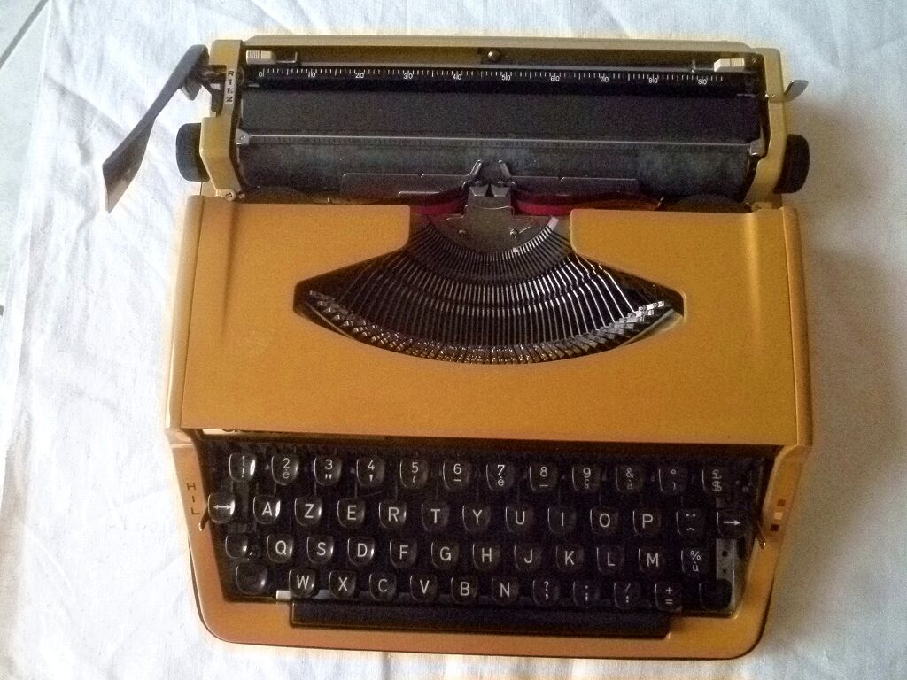 Brother Deluxe 800 typewriter