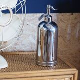 Siphon en métal argenté.