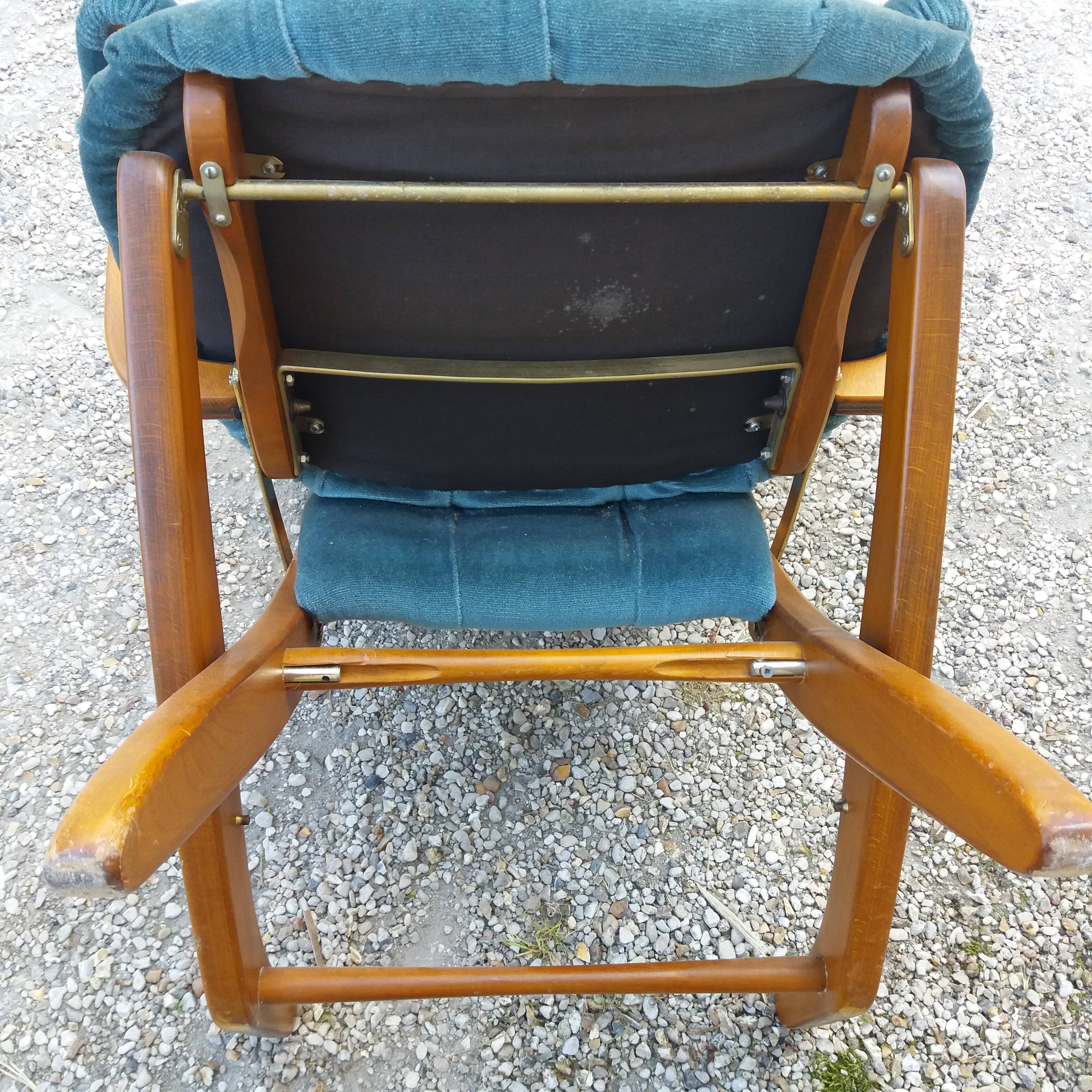 Velvet armchair and adjustable wood