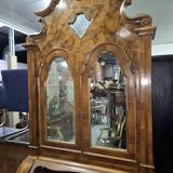 Important secretary desk in Venetian style, Louis XV, made of marquetry walnut.
