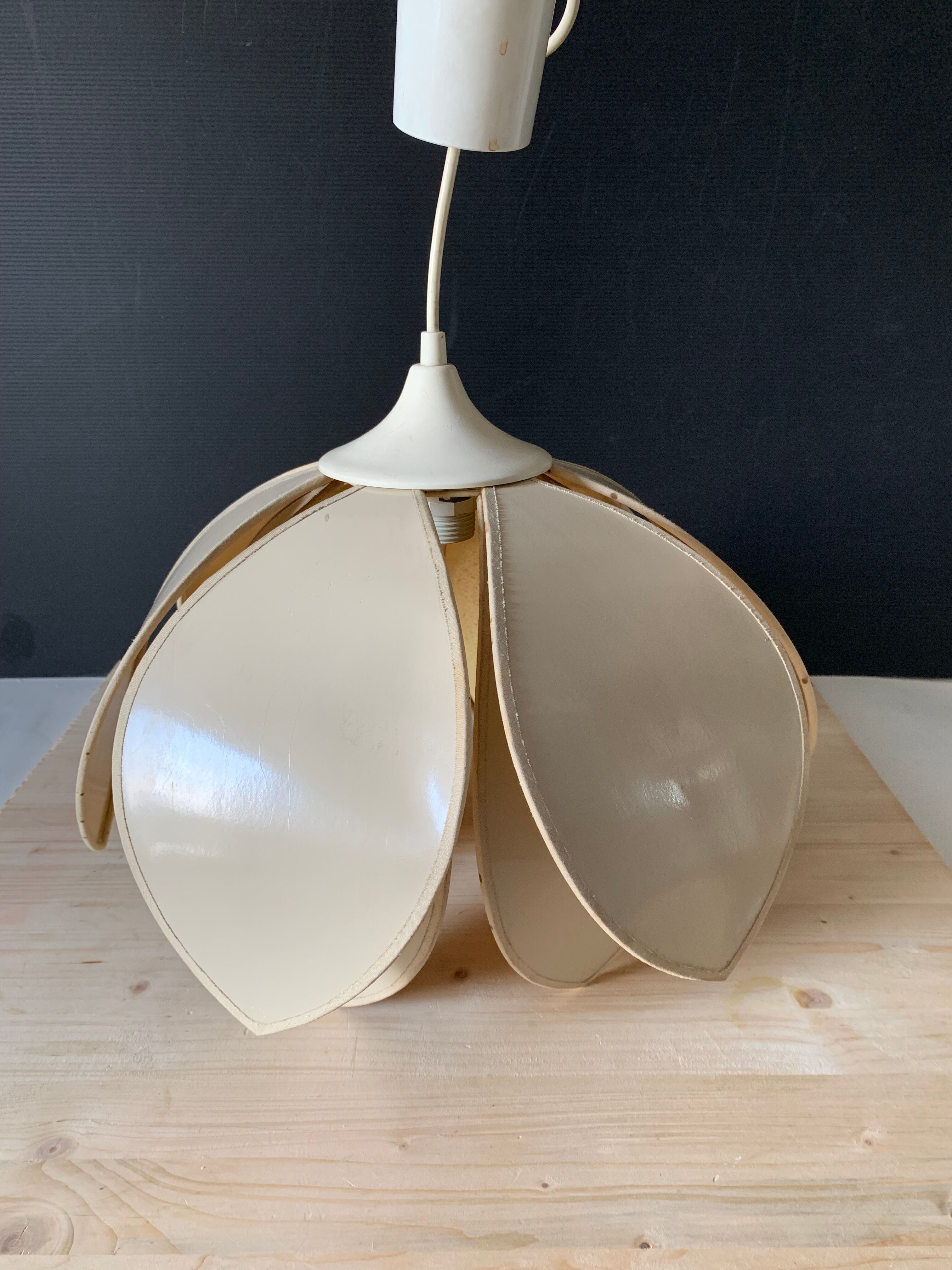 Suspension fleur de lotus vintage