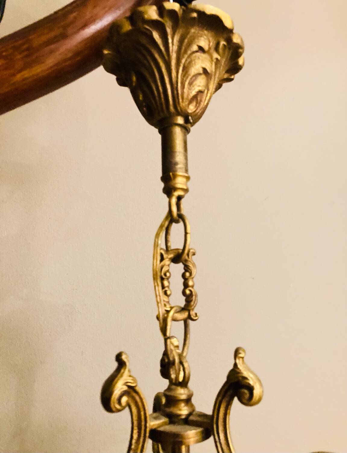 Large round St Louis XV corridor lantern from the mid-20th century in gilded bronze