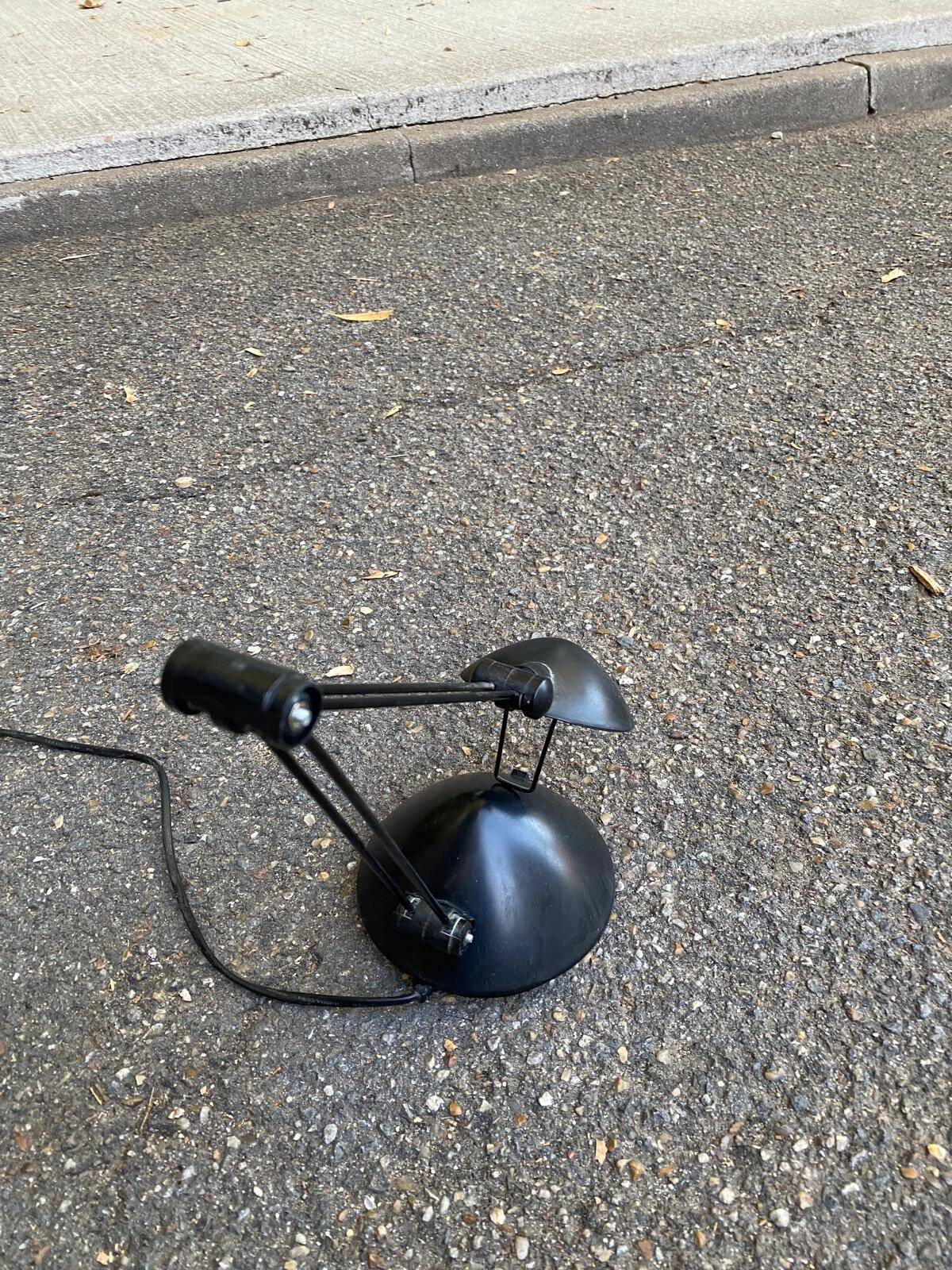 Vintage black articulated desk lamp — 80s / Postmodern style