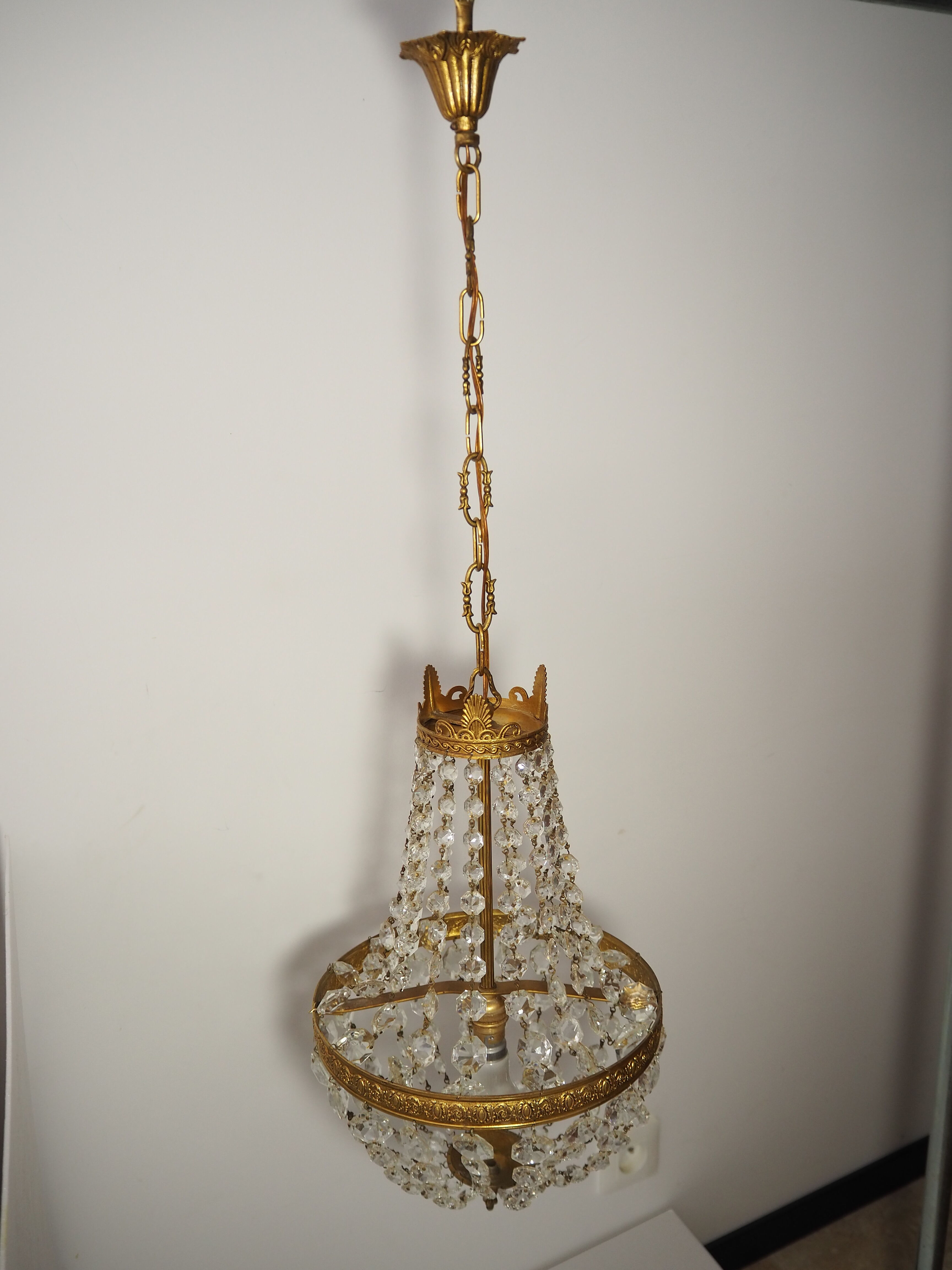Balloon chandelier with glasses and bronze pampilles