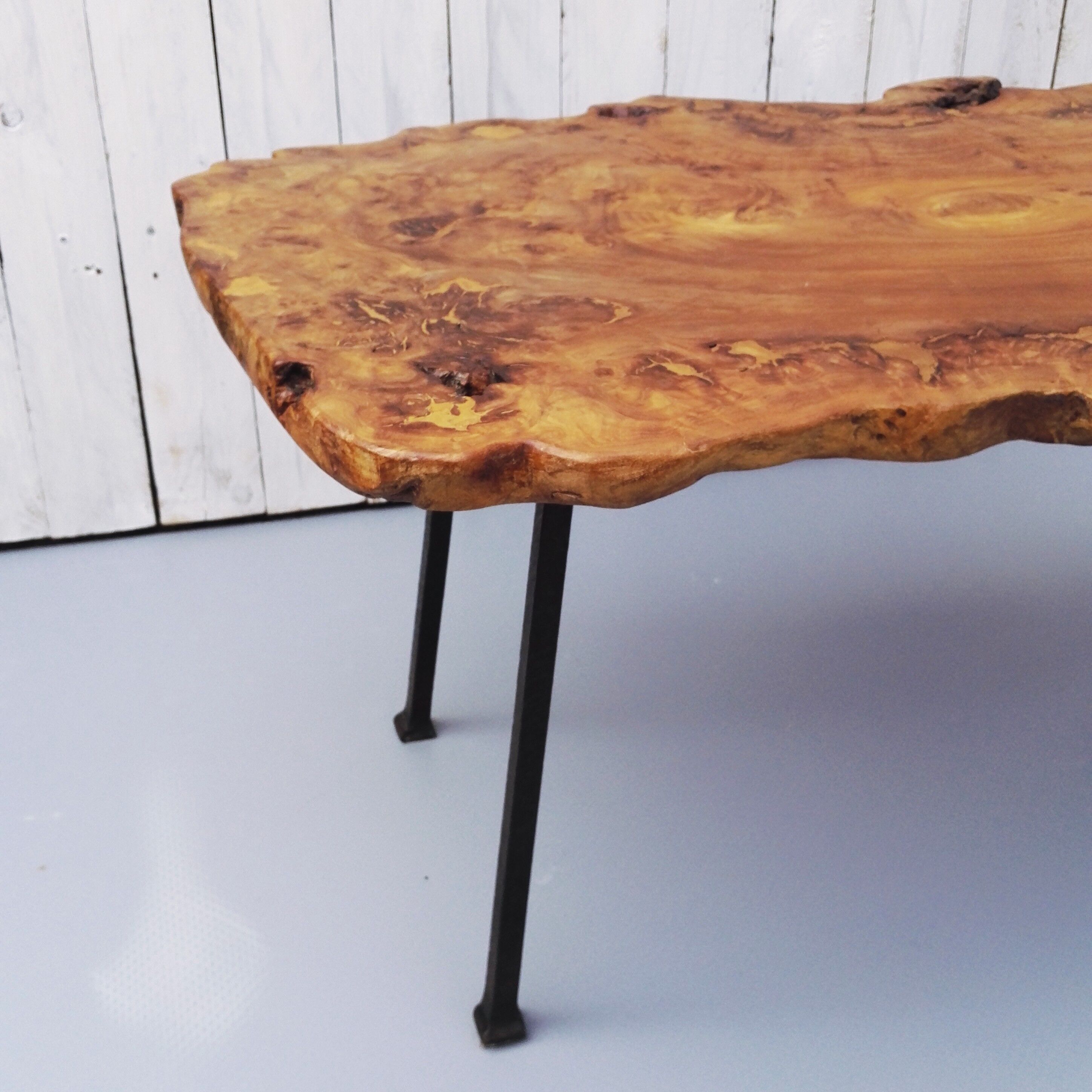 Coffee table brutaliste magnifier elm and hammered iron