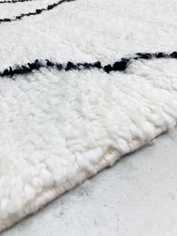 Tapis berbère marocain Beni Ouarain à losanges noirs 2,36x1,65m