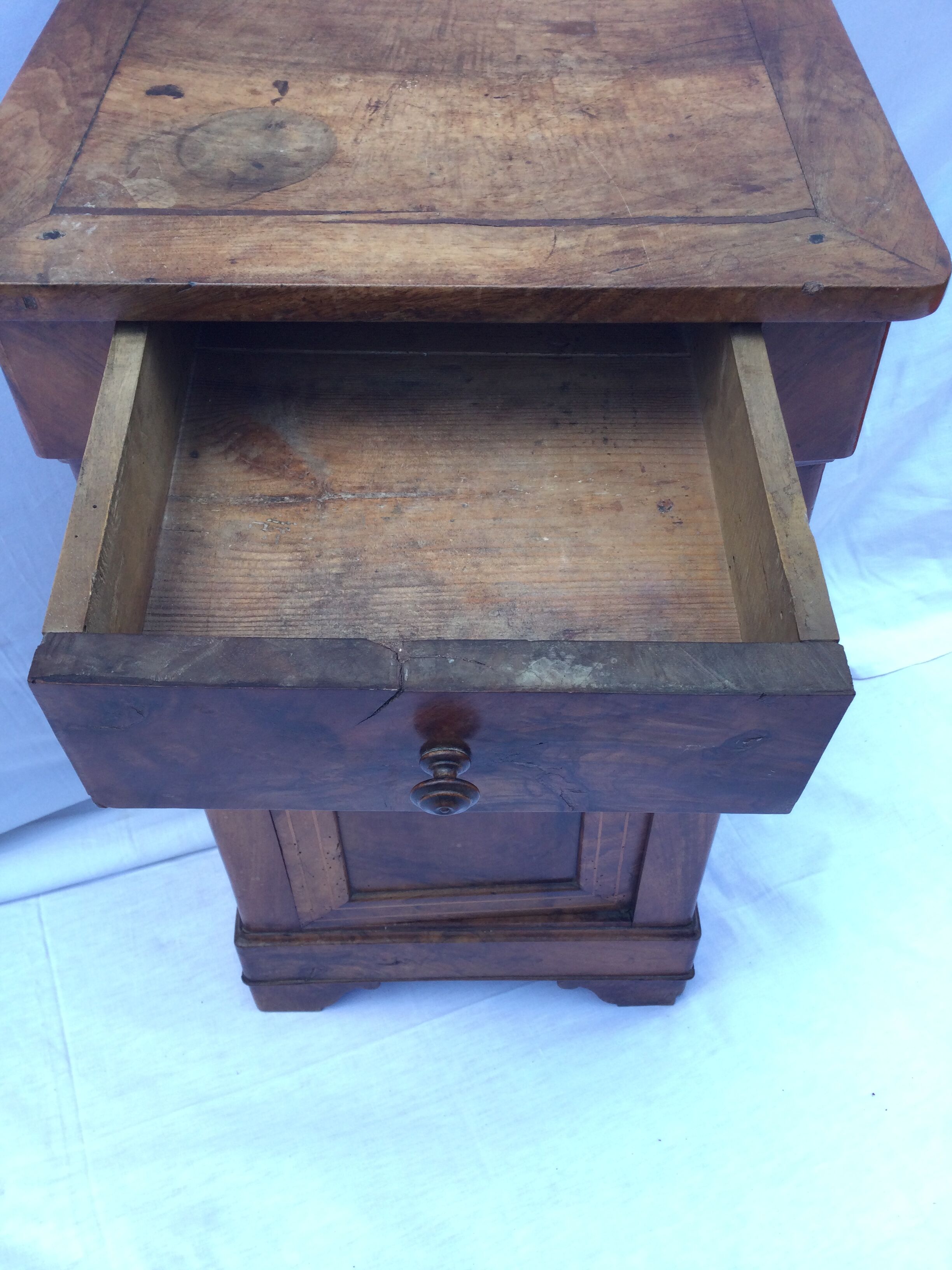 Table de nuit de style louis philippe