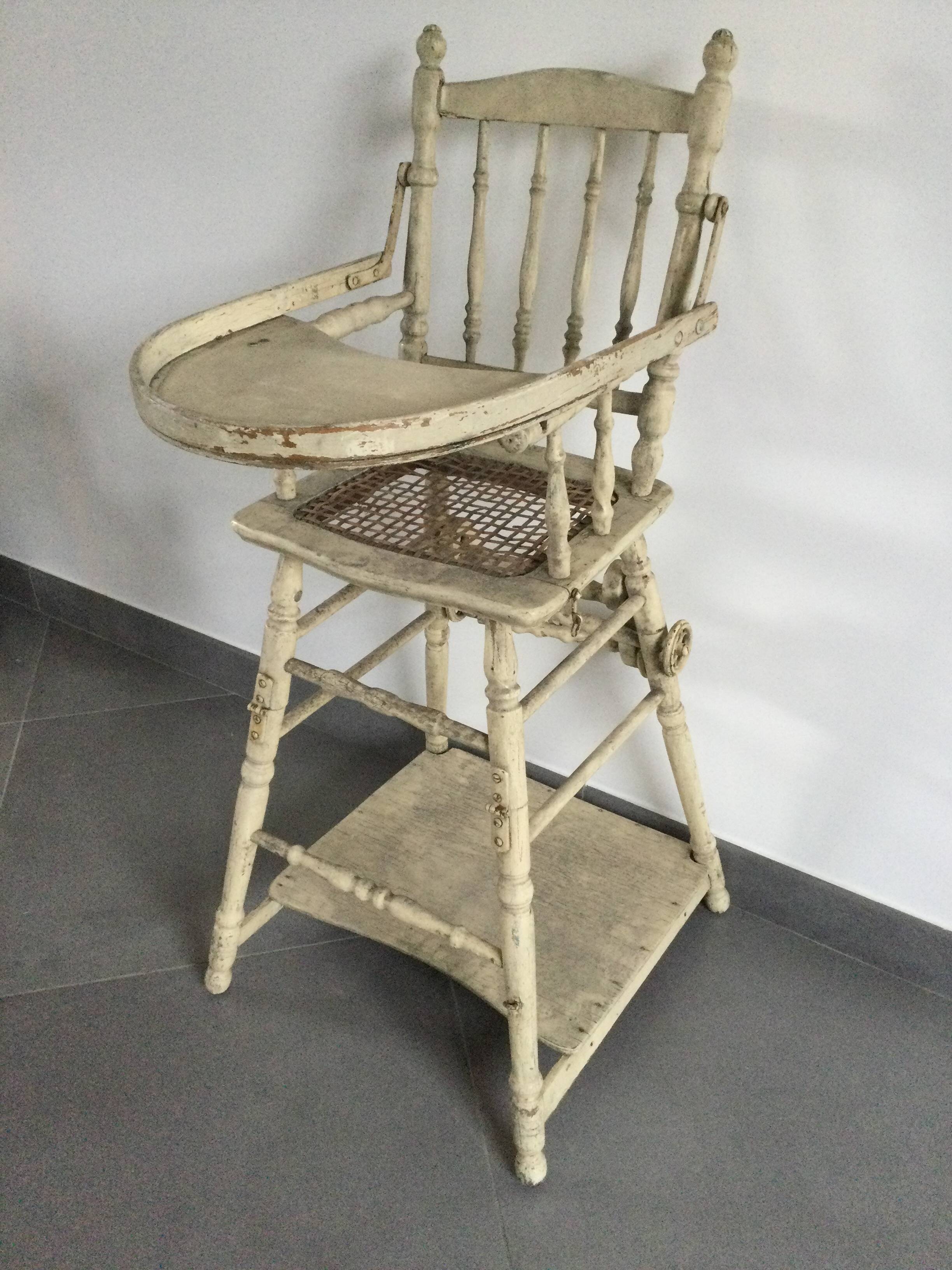 Chaise haute ancienne