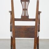 Fauteuil ancien en chêne anglais du XVIIIe siècle avec accoudoirs et ornement