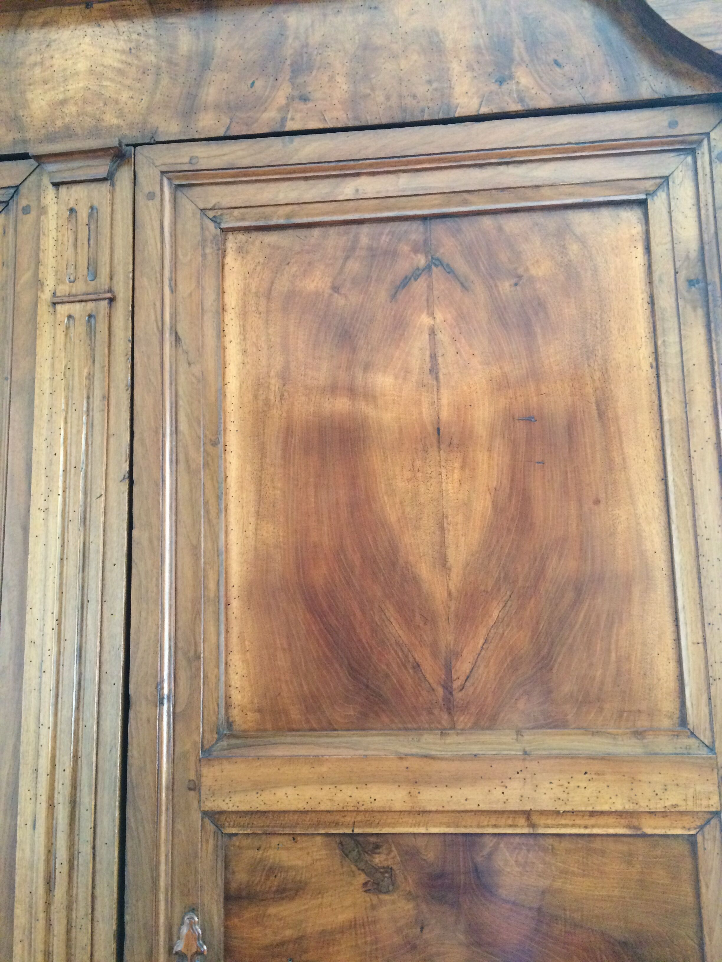 19th Cabinet in blond Walnut