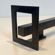 Paire de chenets modernistes en acier et fer forgé