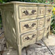 Commode galbée ancienne patinée vert pistache