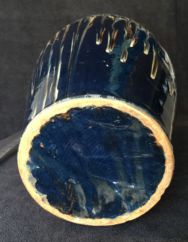 Vase en céramique vernissée à deux anses triangulaires