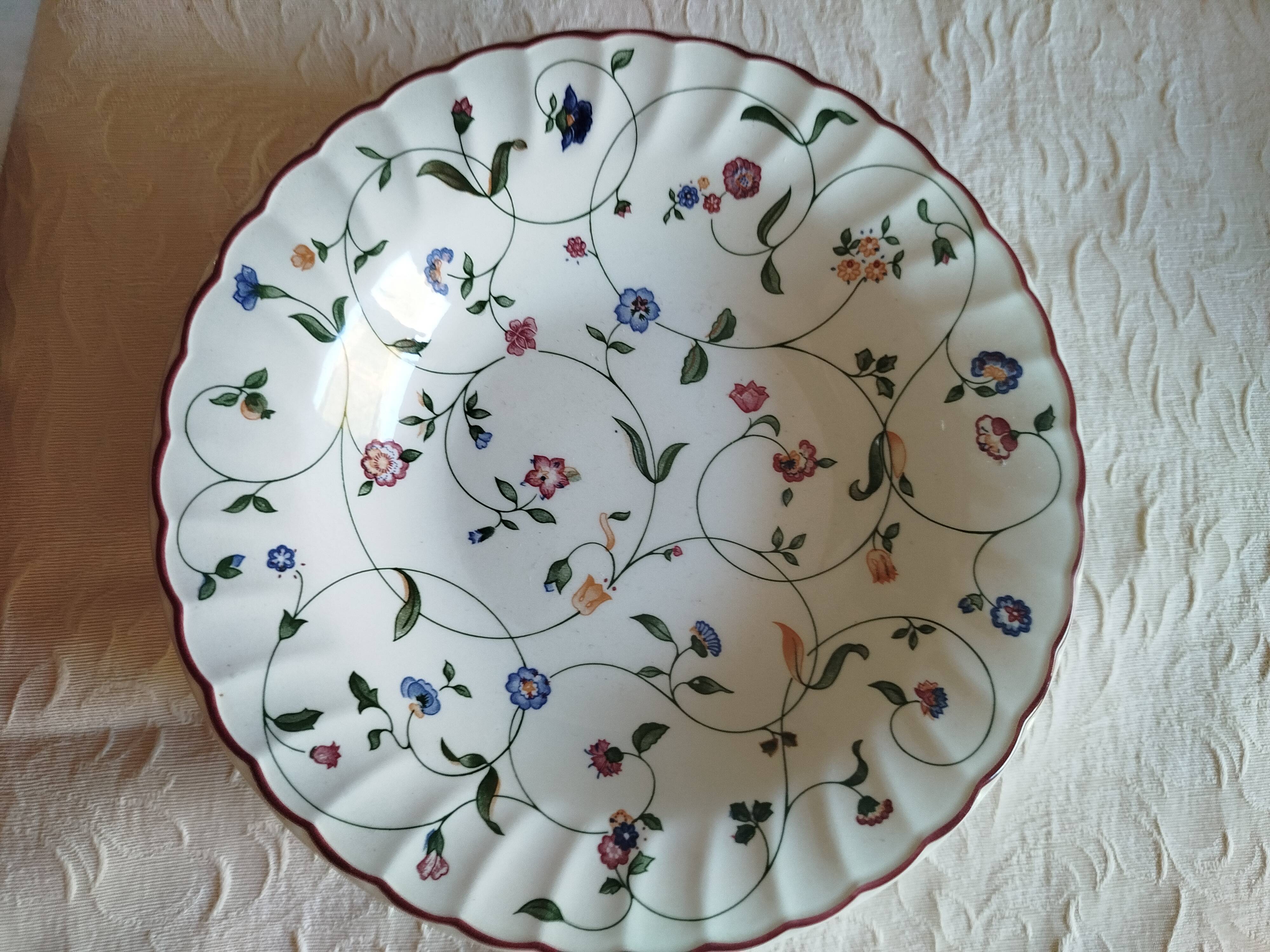 Set of 6 Oakwood England soup plates