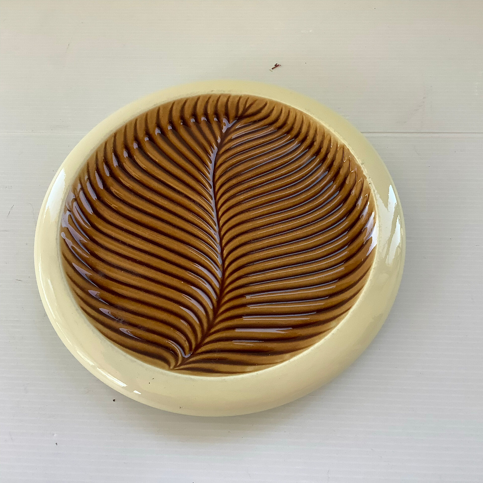 Verceram Set of 16 Vintage Leaf Pieces