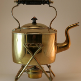Bouilloire ancienne avec son réchaud en cuivre