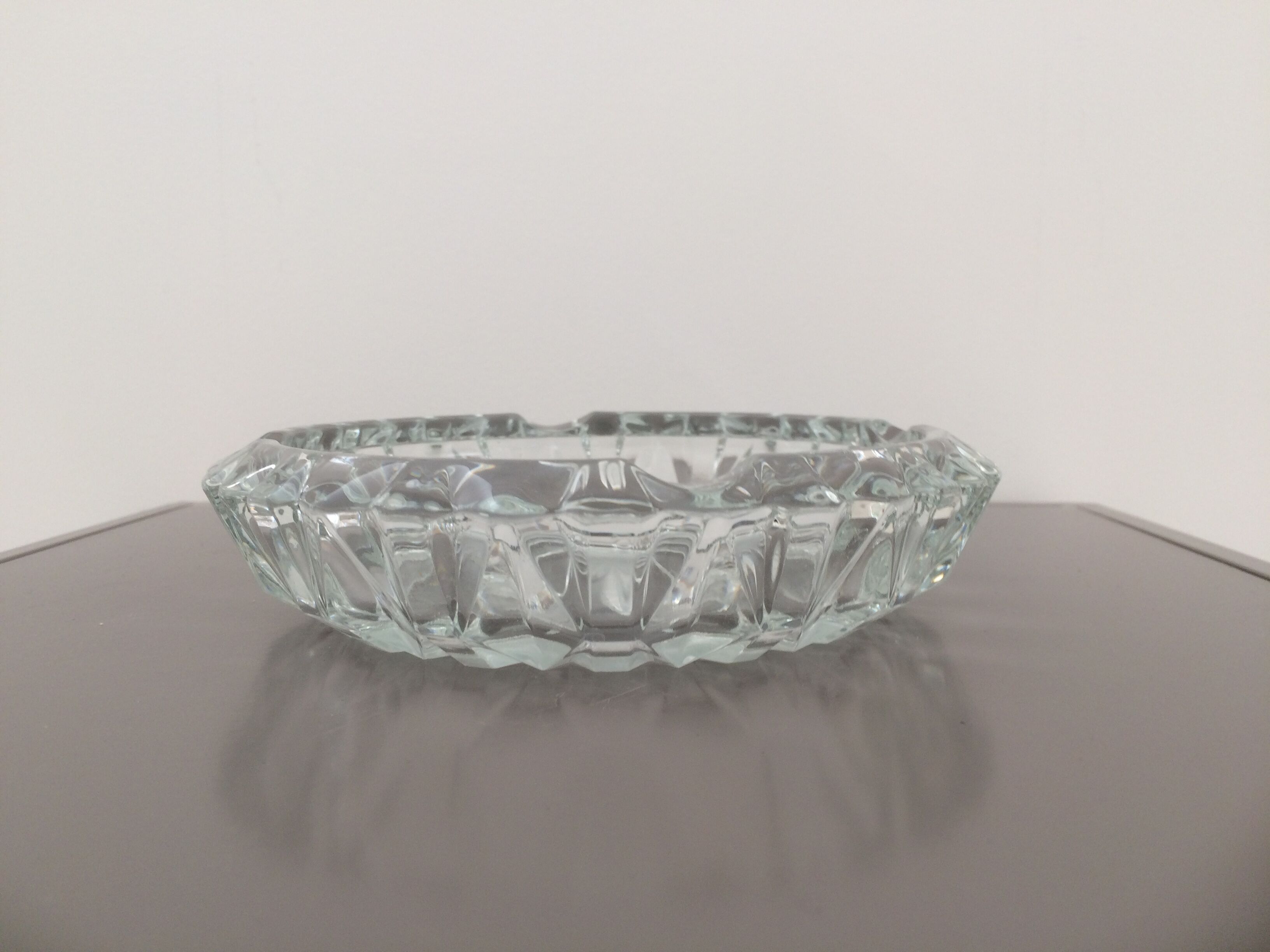 1930s art deco ashtray in chiseled crystal