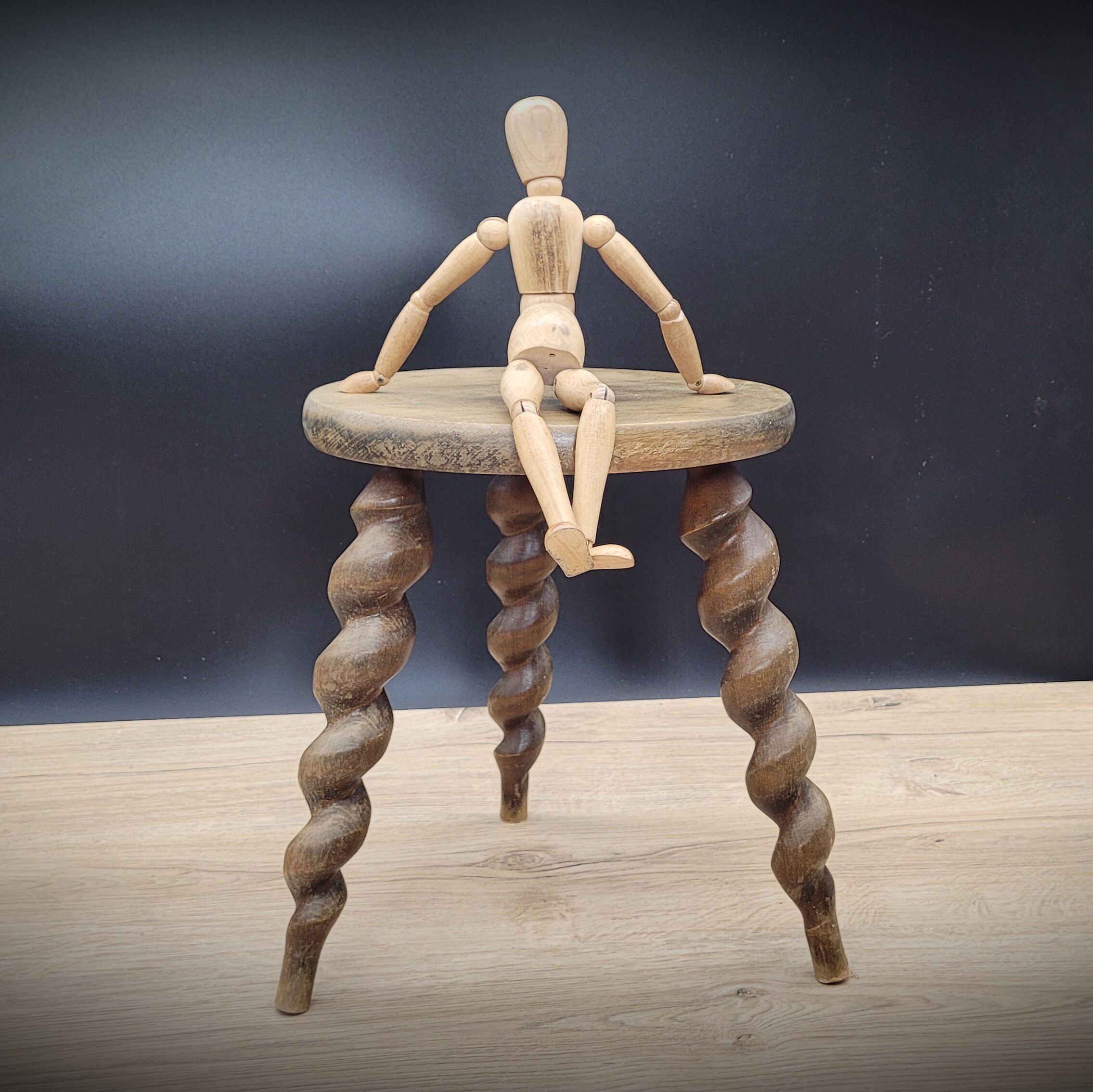 Tripod stool turned feet