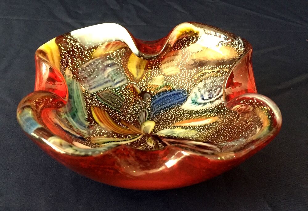 Empty pocket in Murano glass