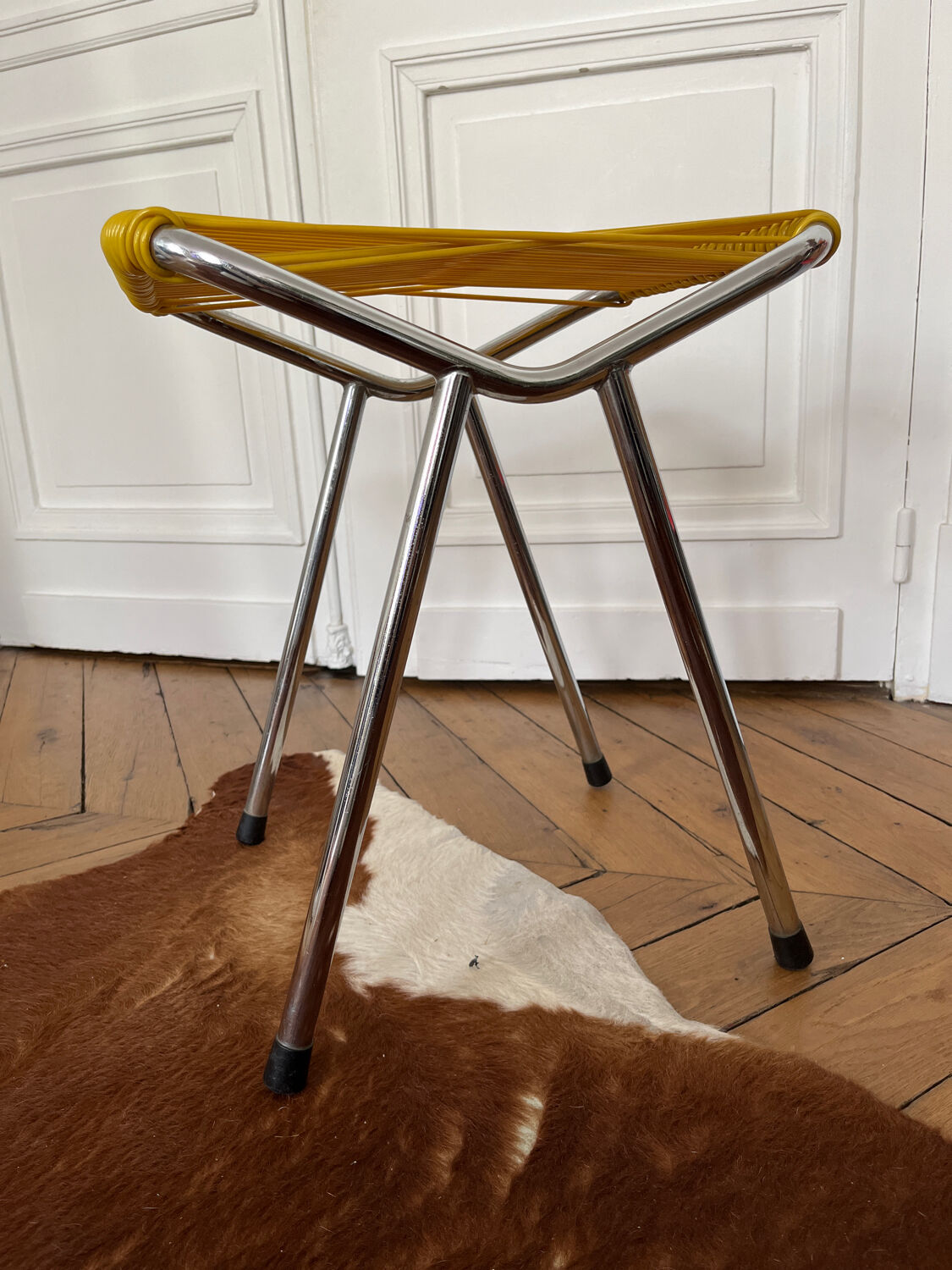 Scoubidou stool
