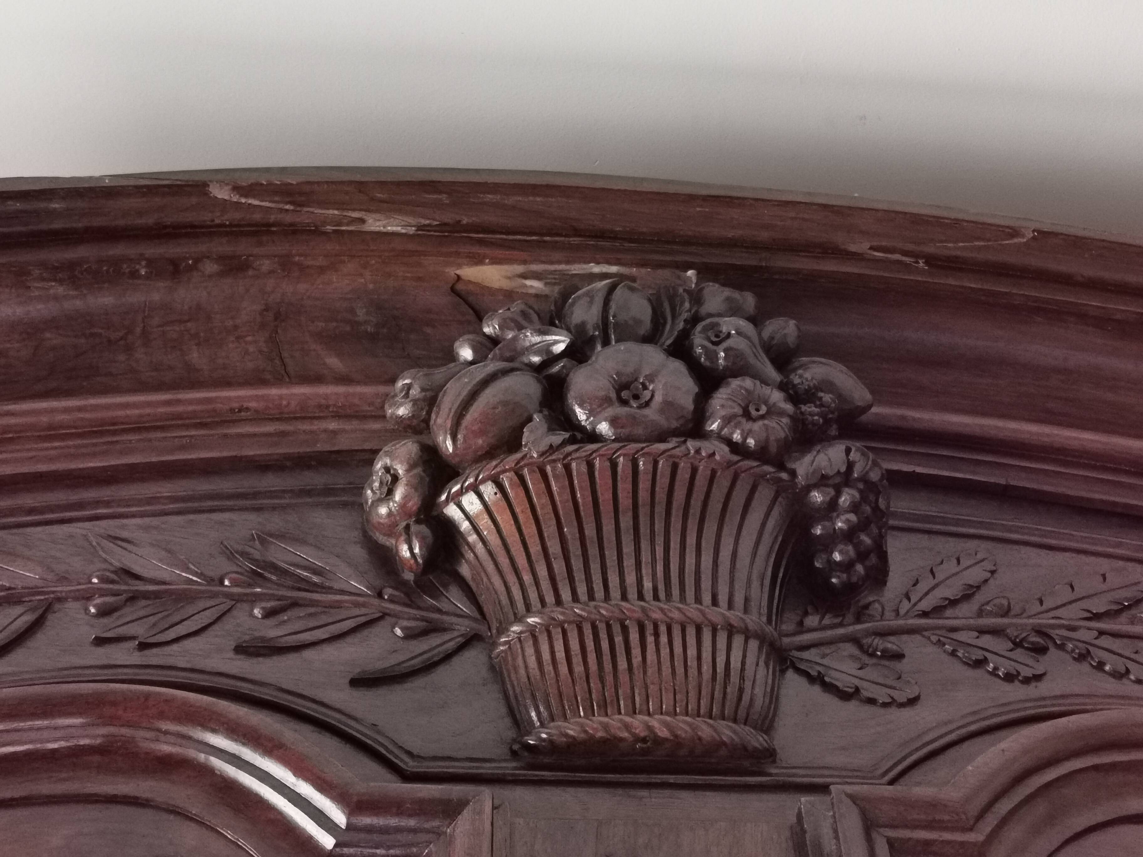 Lyonese walnut wardrobe from the 18th century.