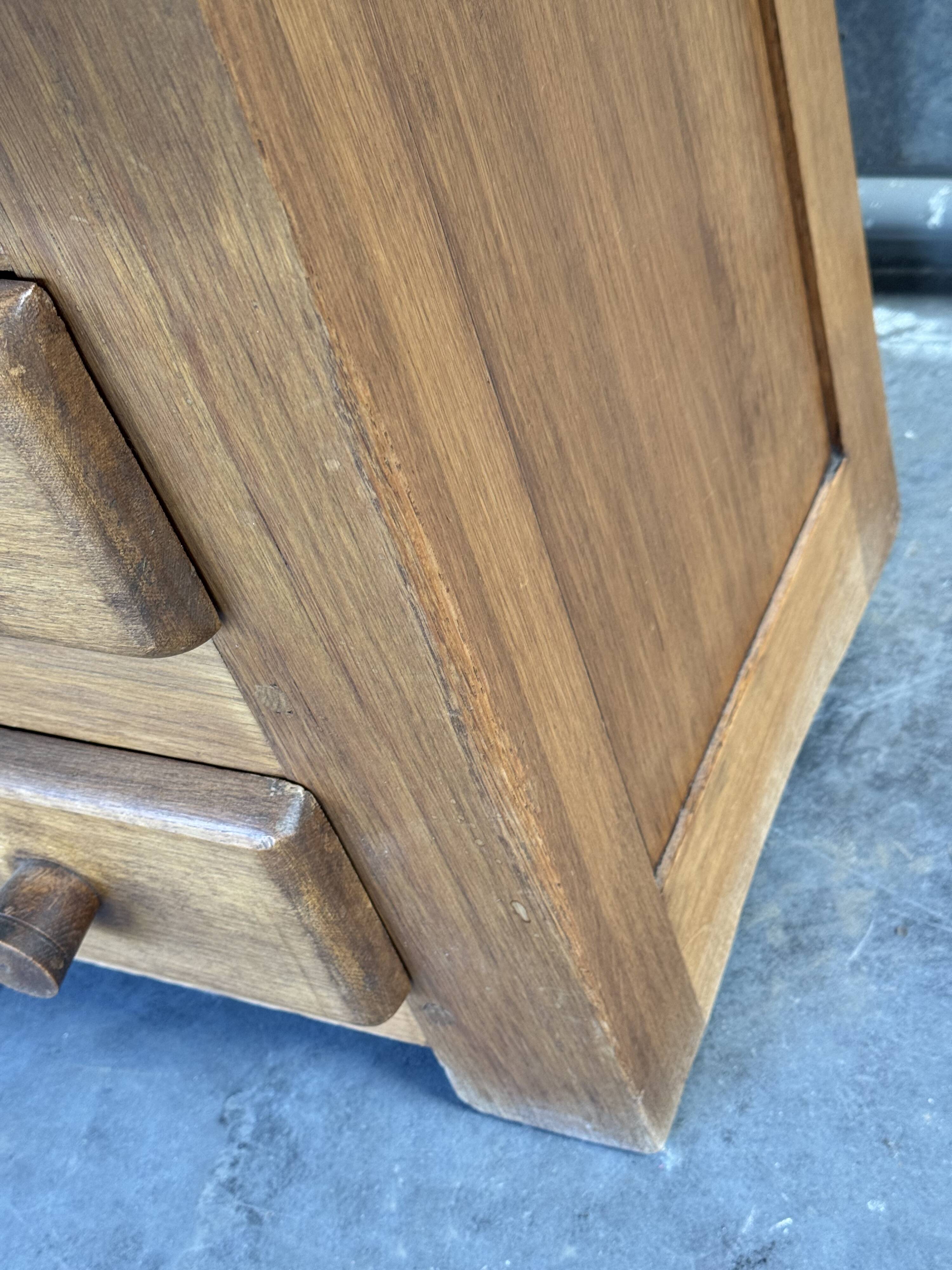 Commode de style brutaliste