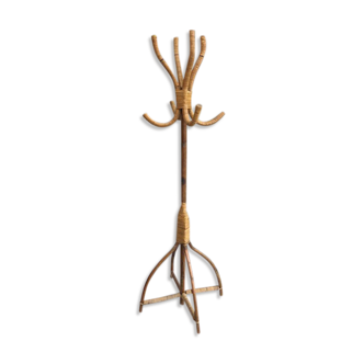 Rattan parrot coat rack