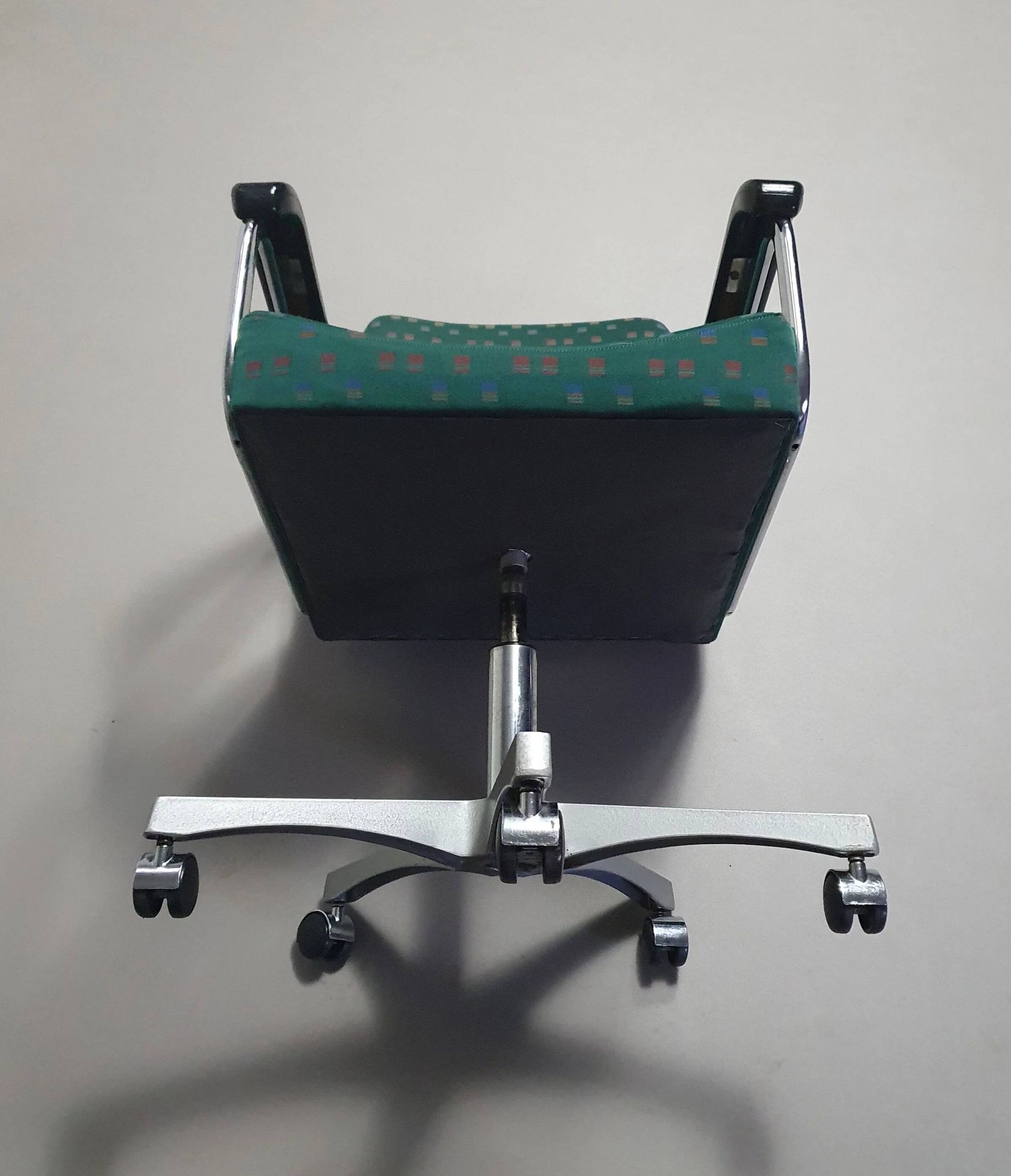 Office chair with armrests / turnable / not height adjustable