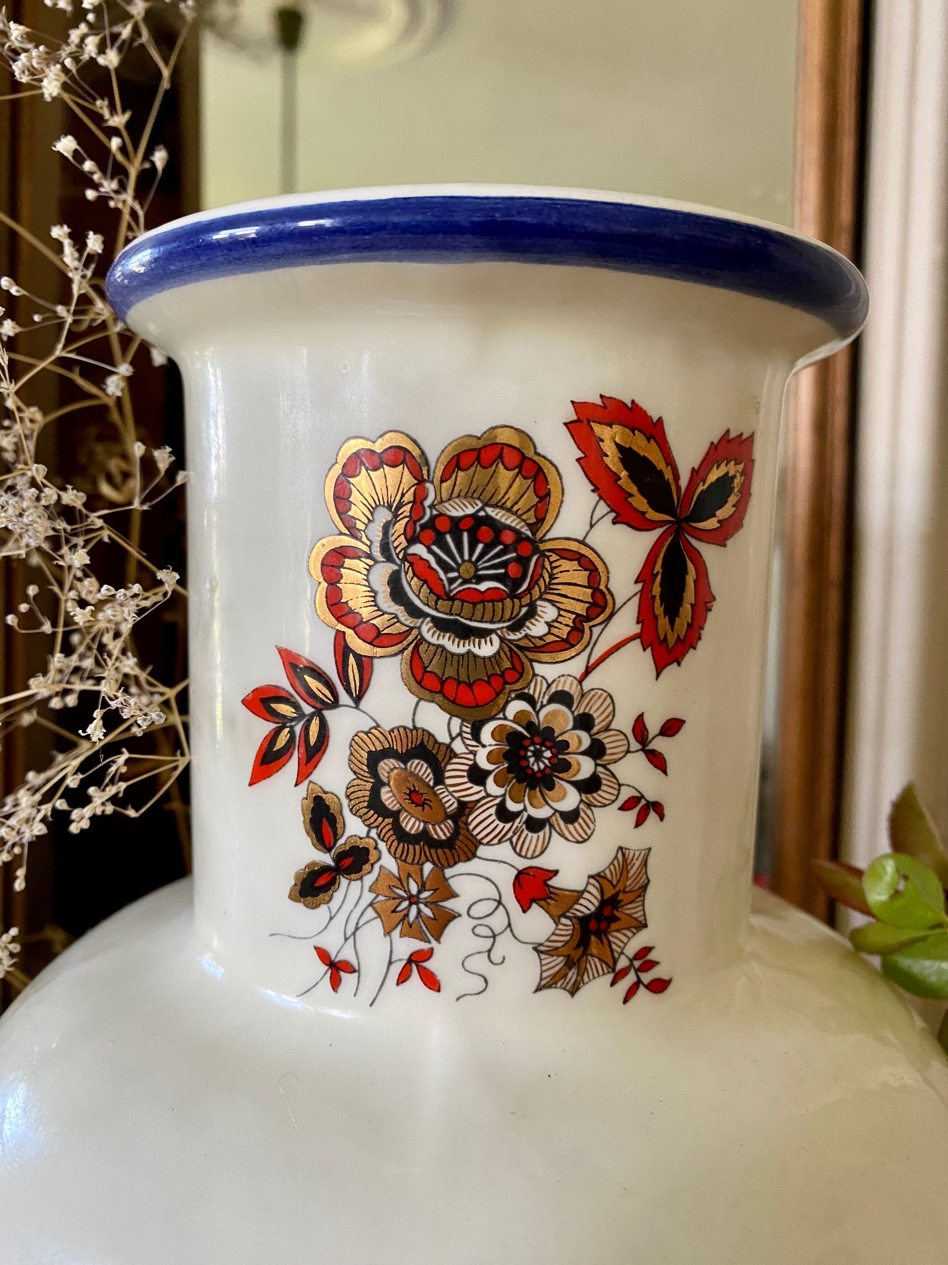 Japanese-style vase