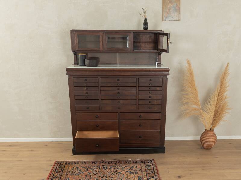 Cabinet dentaire, années 1920
