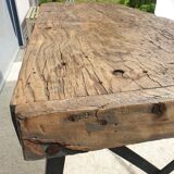 Eiffel metal base workshop with rivets