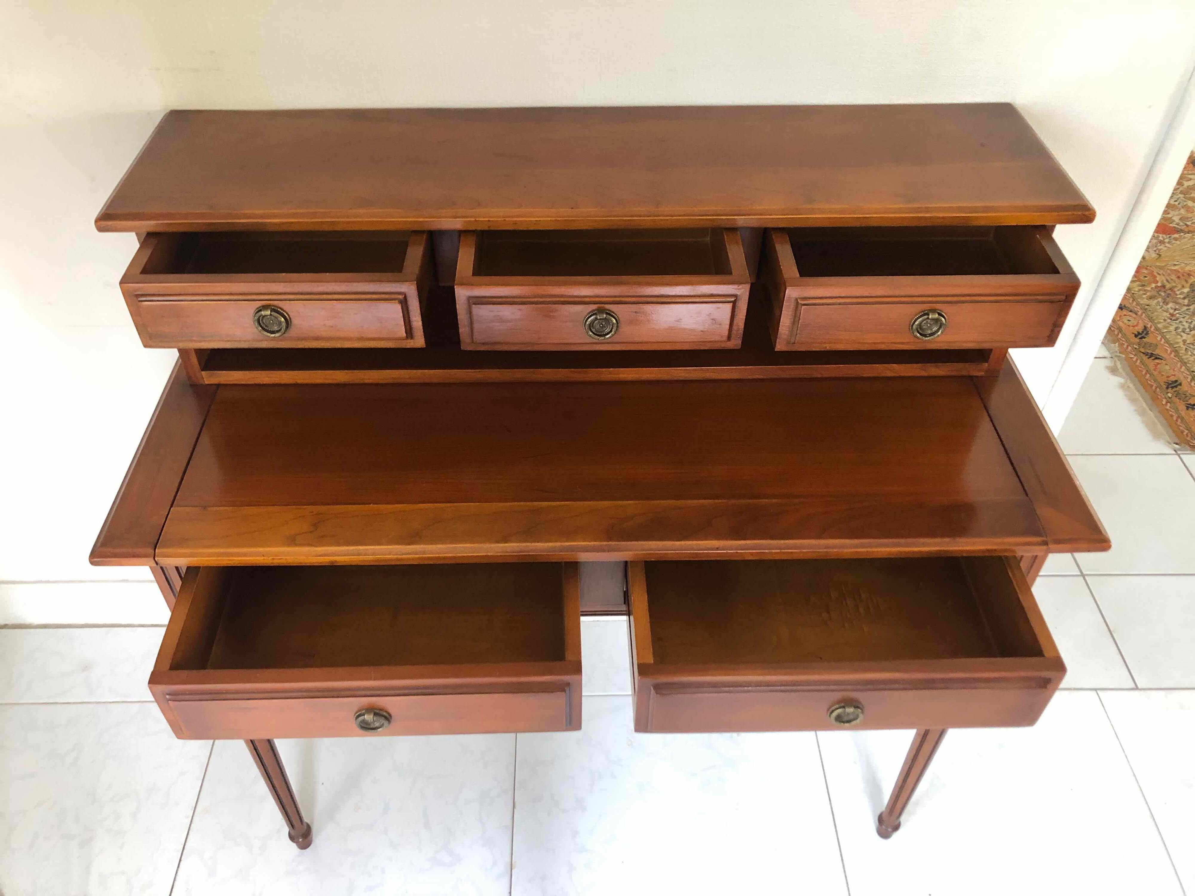 Petit bureau à gradin en merisier 1970