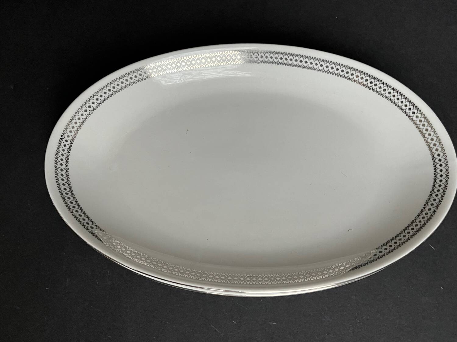 2 oval porcelain dishes