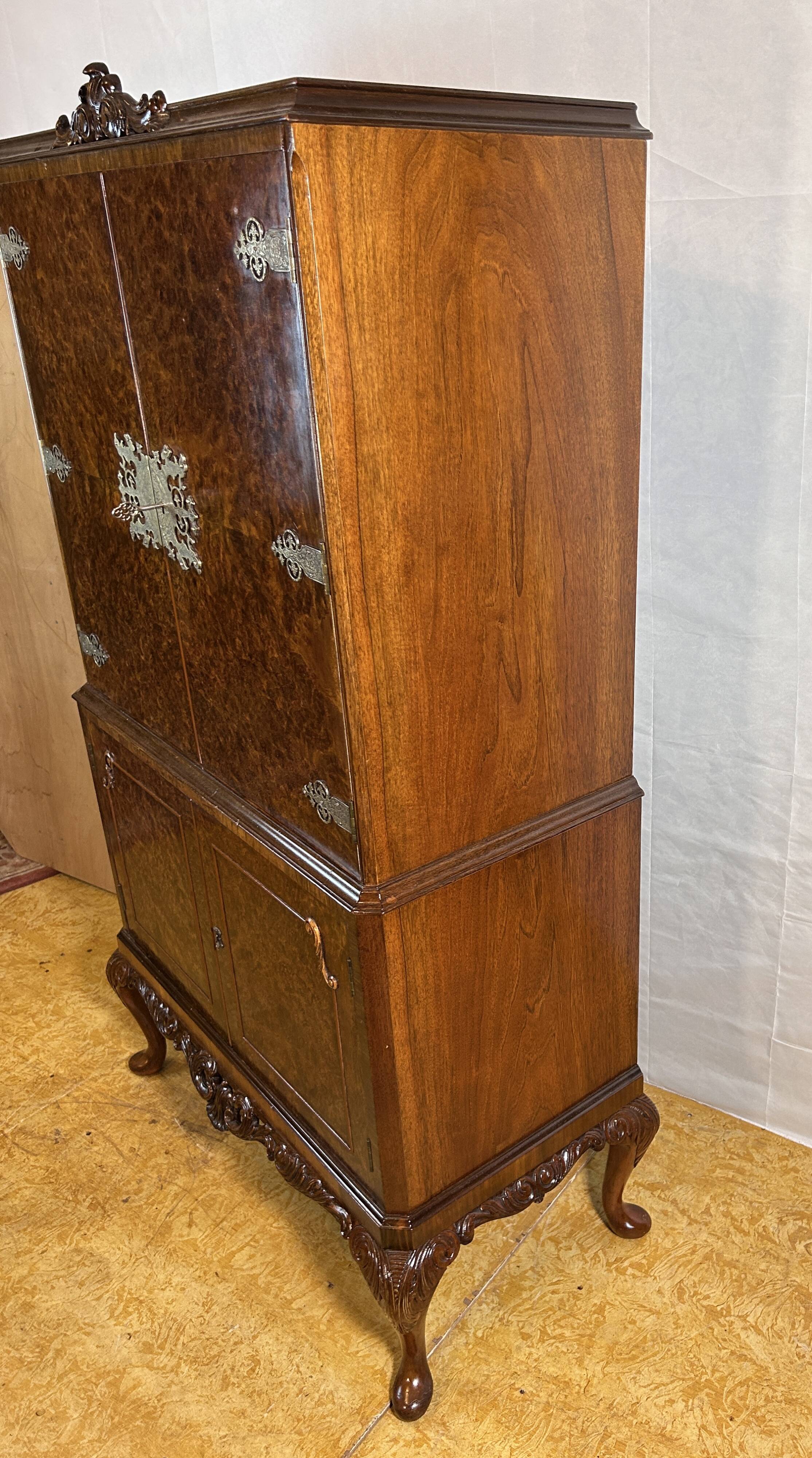 Mid-20th Century Burr Walnut Drinks Cabinet – Art Deco Elegance Meets Queen