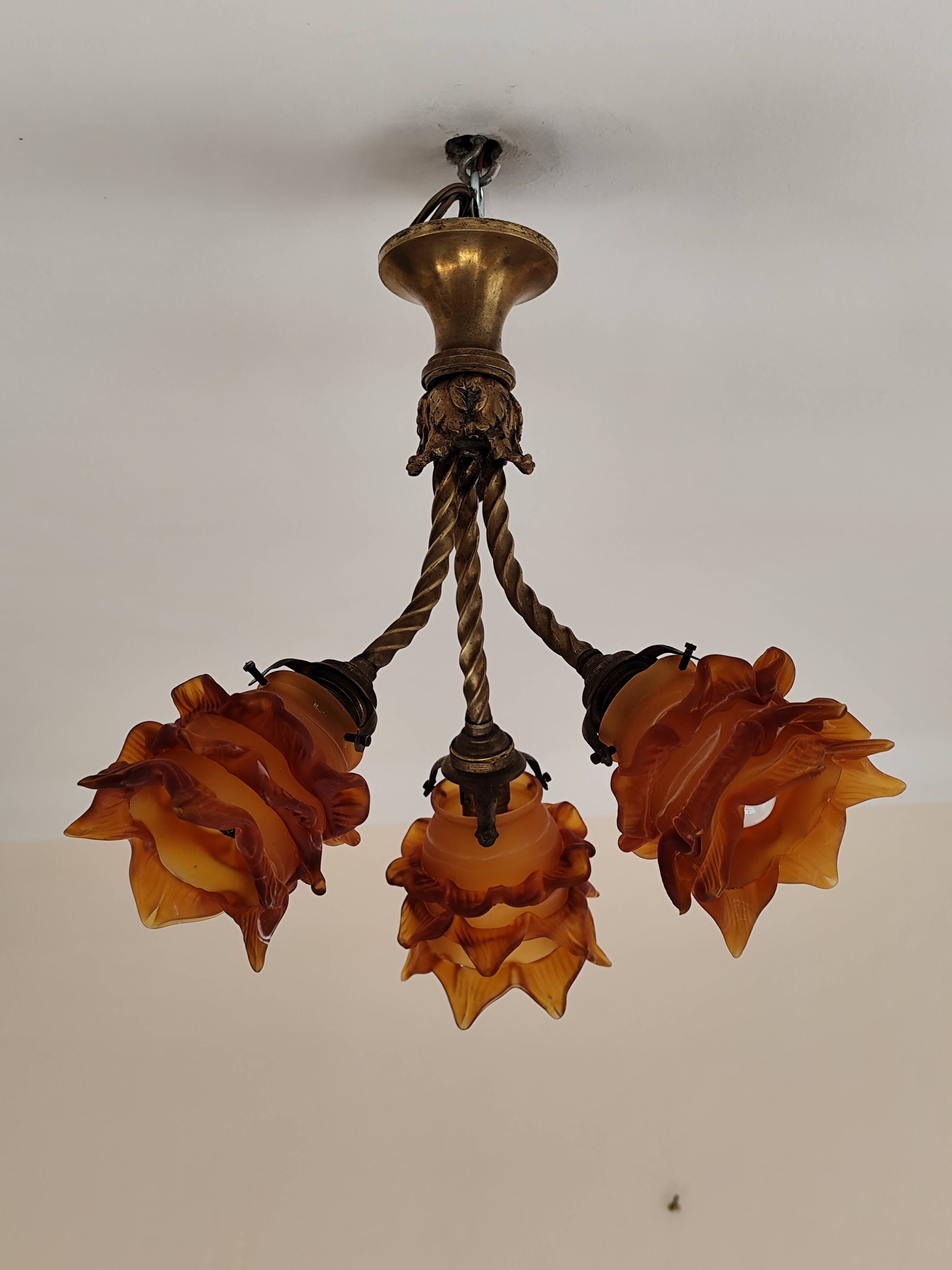 chandelier in Rococo style made of gilded bronze with 3 branches and tulips