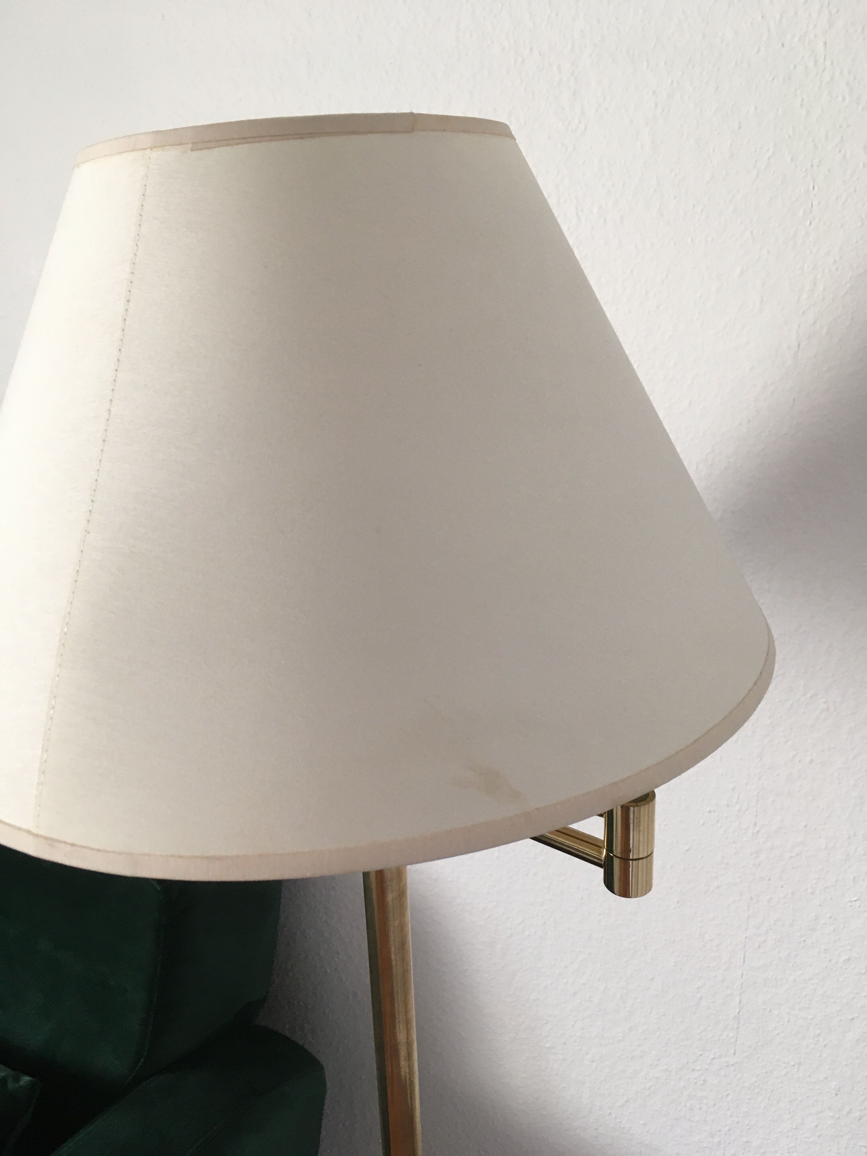 Articulated arm reader lamp