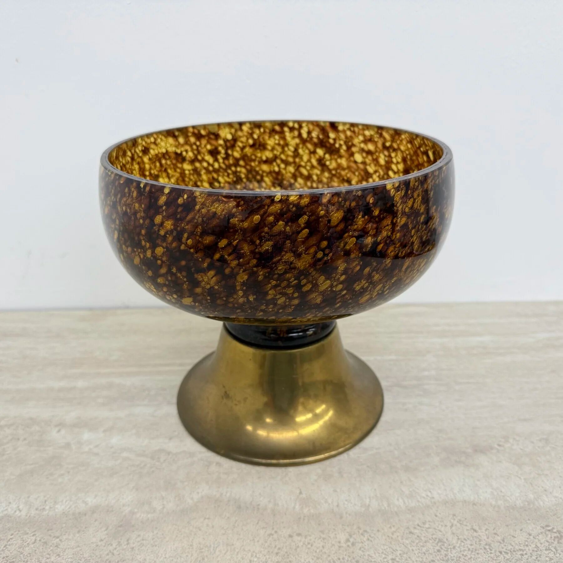 Bol en verre de Murano italien avec un centre en laiton, années 1970