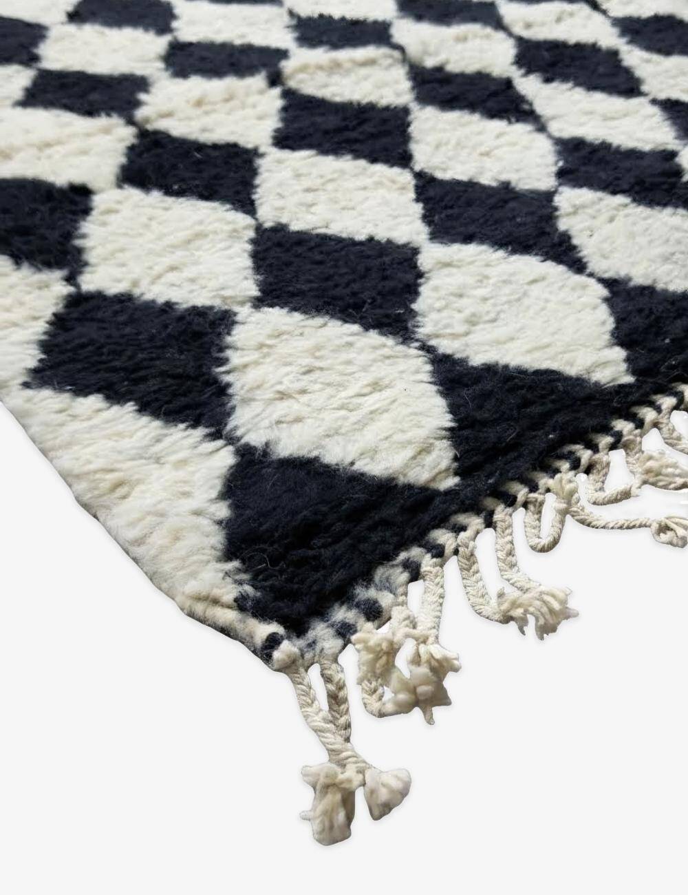 Black and white checkered rug - 300 x 260 cm