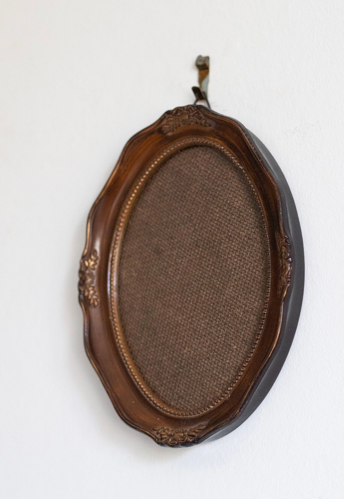 Vintage oval frame